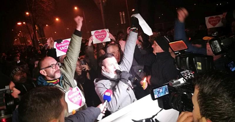 'MILORAD DODIK JE ZLOČINAC I UBOJICA Ako naše zahtjeve ne ispuni do 9. siječnja, preuzimamo sve u svoje ruke'