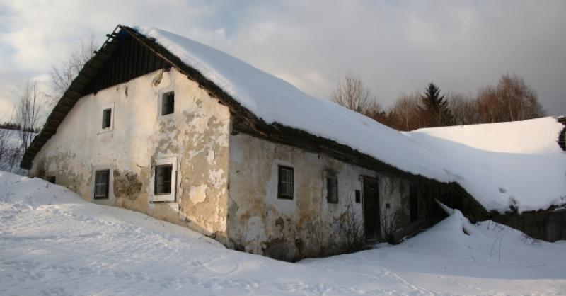 NE JENJAVA SNJEŽNA STIHIJA U AUSTRIJI I NJEMAČKOJ Neka mjesta odsječena od svijeta, turisti otkazuju, danas novi snijeg