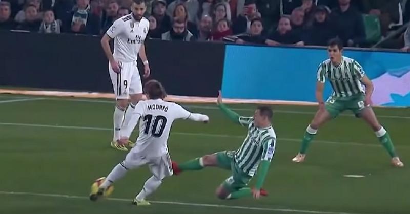 (VIDEO) RASPARAO MREŽU Modrić atraktivnim golom poveo Real do važne pobjede