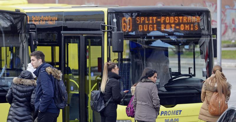 SPLIT Zbog napada na vozača gradskog autobusa desetominutno zaustavljanje prometa i okupljanje pred policijom