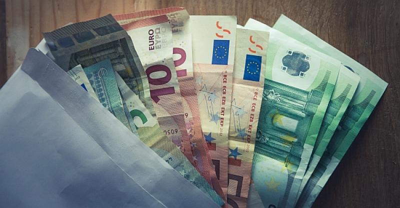 DOBRI SAMARITANAC Zaposlenica crkve pronašla kuvertu s novcem na oltaru, šokirala se kad je vidjela koliko ga je