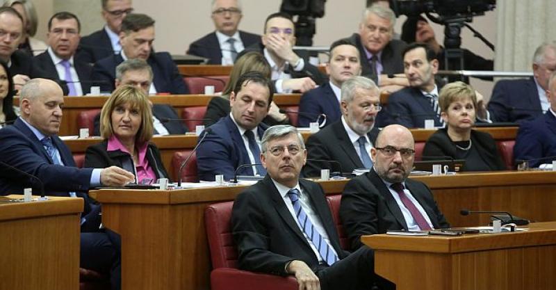 ISELJENICI, HDZ VAS POZIVA 'Pružamo vam ruku povratka, uzmite hrvatsko državljanstvo'