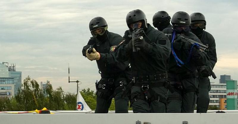 RACIJA U HESSENU Policija rano jutros upala u objekte islamista u tri grada, planirali napad?