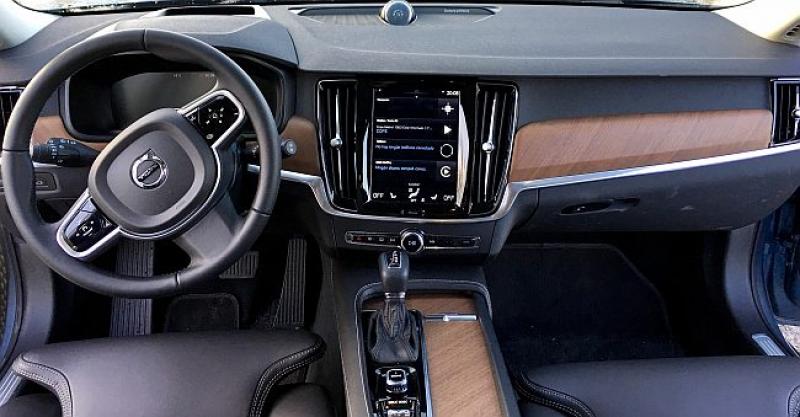 POZNATI PROIZVOĐAČ AUTOMOBILA OBJAVIO Njihovi auti više neće moći ići brže od 180 km/h