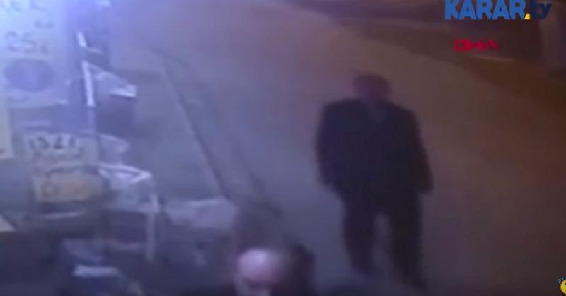 (VIDEO) BOŽJA RUKA Misteriozni neznanac ga u prolazu potapšao po ramenu i spasio ga smrti?