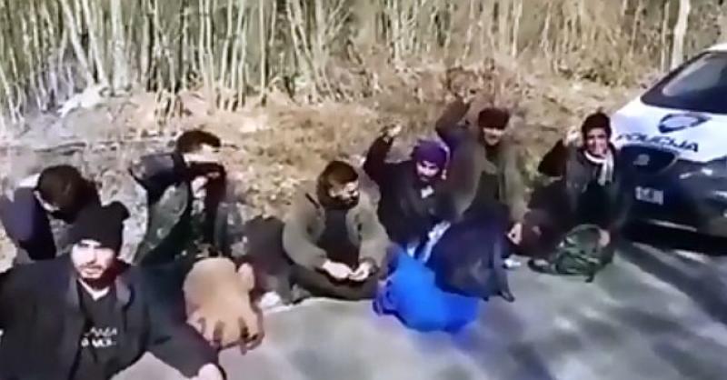 (VIDEO) POLICAJAC NAGOVORIO MIGRANTE DA VIČU 'DINAMO ZAGREB' Udaljen iz službe