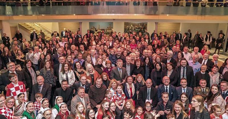 GRABAR-KITAROVIĆ S HRVATIMA NEW YORKA 'Srce nam zatitra kad vidimo naše nošnje i plesove na udaljenim kontinentima'