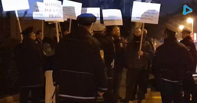 SELEFIJE PROTIV HOMOSEKSUALACA Napali festival u Tuzli