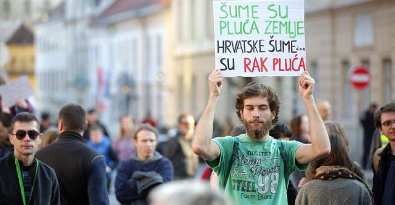 (VIDEO) PROSVJED NA TRGU SV. MARKA 'U provođenju zločinačkog master plana sudjeluju sve vlade od 2009.'