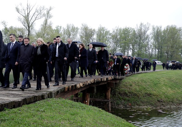 ODRŽANA DRŽAVNA KOMEMORACIJA U sjećanje na žrtve ustaškog logora Jasenovac, premijer Plenković predvodio državni vrh