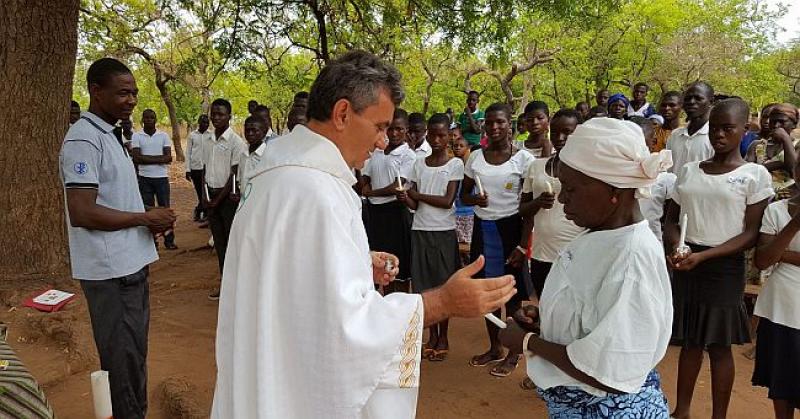 VELIKO HRVATSKO SRCE Vjernici HKM Mittelbaden sakupili 40.000€ za bunare i crkvu u Gani