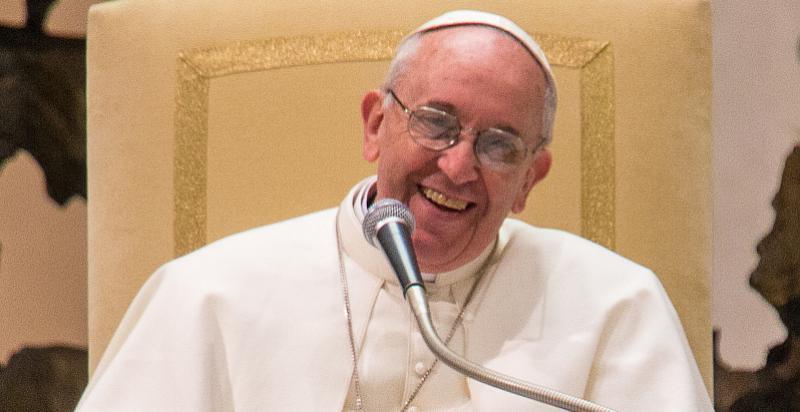 LJUDI NE IDITE ZLIM PUTEVIMA Papa brijačima i frizerima poručio da se okane 'tračanja' u salonima