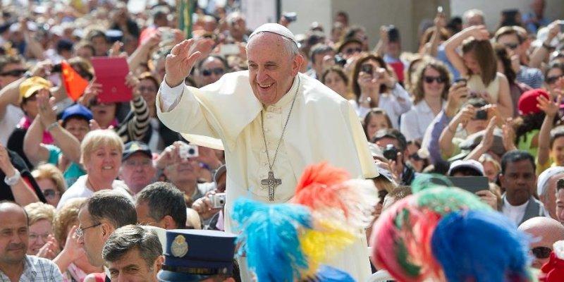 PAPA FRANJO OBVEZAO Sve redovnice i svećenike da prijavljuju svaki slučaj spolnog zlostavljanja pa čak i ako su samo čuli o njemu