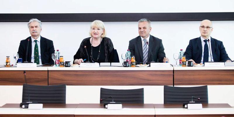 POTPISANI SPORAZUMI U SPLITU Istaknuta važnost očuvanja, jačanja i razvijanja znanstvenoga i obrazovnoga potencijala Hrvata koji žive izvan Republike Hrvatske