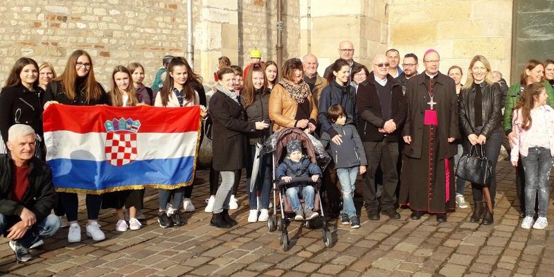 (FOTO) VJERNICI IZ HRVATSKE KATOLIČKE MISIJE KOBLENZ Hodočastili u Trier