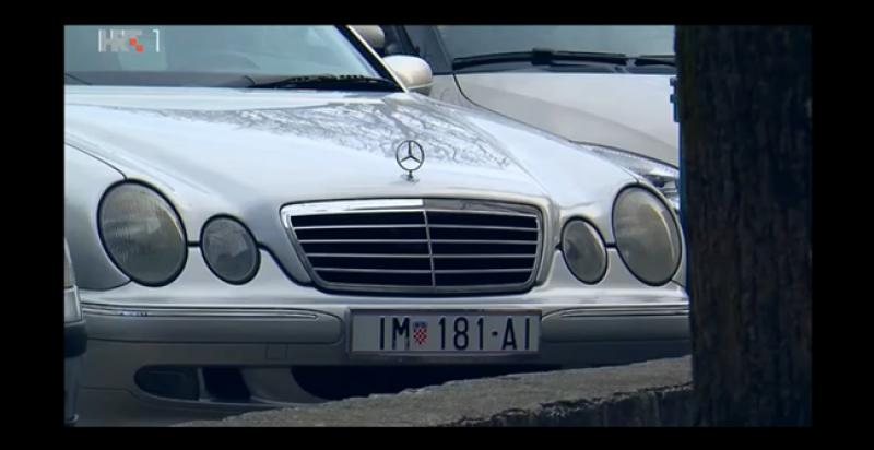 (VIDEO) IMOĆANI PODIŽU SPOMENIK MERCEDESU U Imotskoj krajni više je Mercedesa nego u Sttutgartu, smatraju ga simbolom njihova uspjeha u Njemačkoj