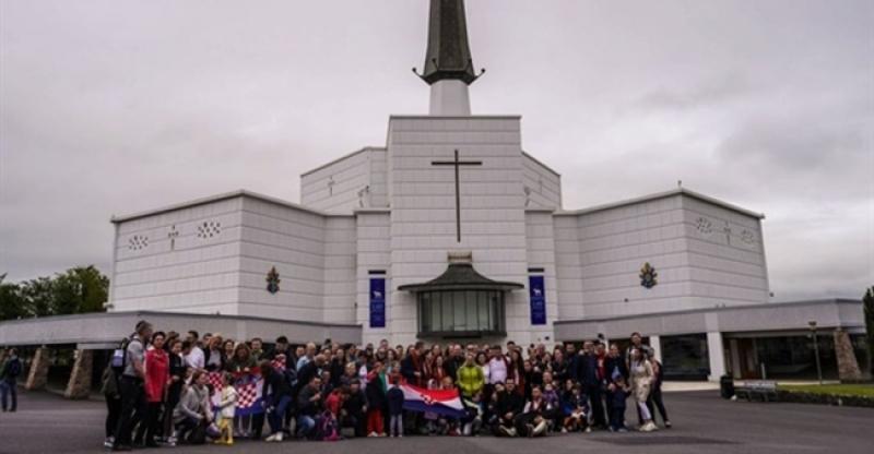 HVARSKI BISKUP PETAR PALIĆ U pohodu Hrvatskoj katoličkoj zajednici u Irskoj
