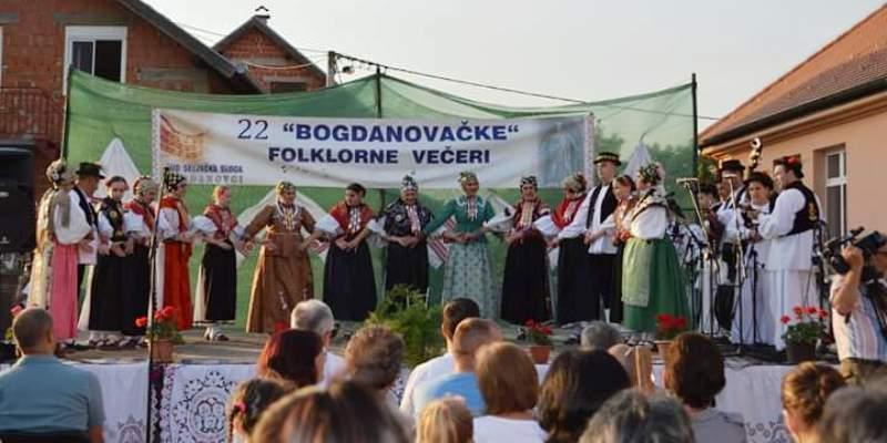 VUKOVARSKO - SRIJEMSKA ŽUPANIJA Održane tradicionalne 22. Bogdanovačke folklorne večeri