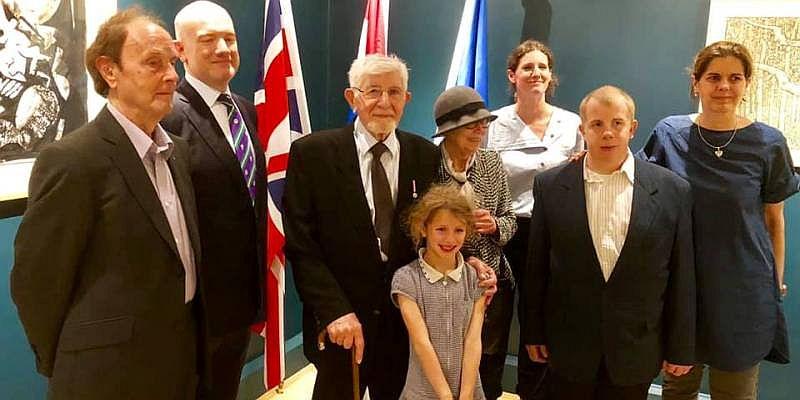 (LONDON) NOVINARU I SLIKARU VLADIMIRU PAVLINIĆU Dodijeljen Red Danice hrvatske s likom Marka Marulića za zasluge u kulturi u Hrvatskoj i svijetu