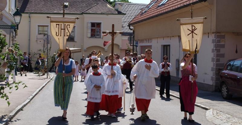 SVETKOVINA TIJELOVA Znate li što obilježavamo ovim blagdanom?