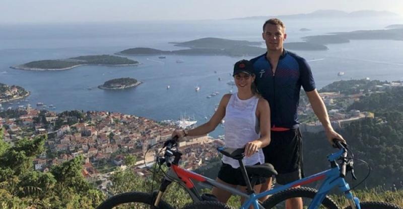 JEDAN OD NAJBOLJIH SVJETSKIH GOLMANA UŽIVA U ČARIMA HRVATSKE OBALE Bayernov Maunel Neuer odmara se u Hrvatskoj nakon uspješne sezone