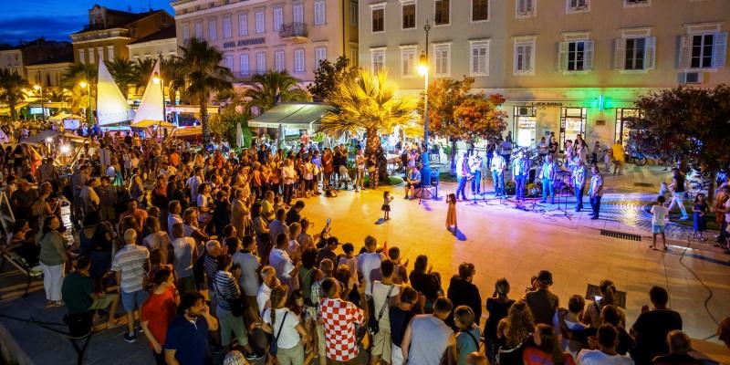 UZBUDLJIVO LJETO NA LOŠINJU Jelena Rozga, Klapa Intrade, Mladen Grdović, Davor Radolfi, Ljetno kino, Max Juričić i drugi