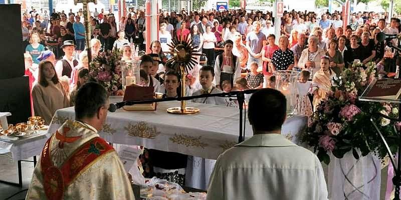 (FOTOGALERIJA) HRVATSKA KATOLIČKA MISIJA STUTTGART ‘Proslavili smo Tijelovo na kojem je sudjelovalo nekoliko tisuća naših Hrvata’