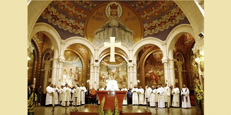 DANAS JE NEDJELJA I U CRKVAMA SE SLAVE SVETE MISE Na njima će sudjelovati možda 15 % od svih 86 % katolika, zašto je tako?