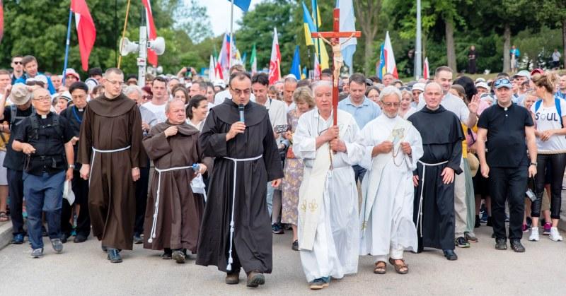 DESECI TISUĆA VJERNIKA iz BiH, Hrvatske, Francuske, Njemačke, Austrije, Poljske, ali i cijeloga svijeta stiglo je na 38. godišnjicu Gospinih ukazanja u Međugorju