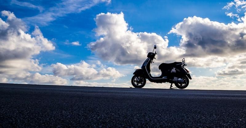 BIZARAN SLUČAJ U NJEMAČKOJ Policija je zaustavila muškarca koji je gol vozio moped