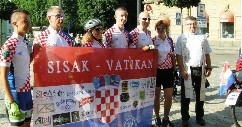 NEŠTO DRUKČIJE HODOČAŠĆE I SVJEDOČENJE VJERE Lidija, Fran, Bruno, Ante, Dražen i Mirela krenuli biciklima u posjetu Svetom Ocu