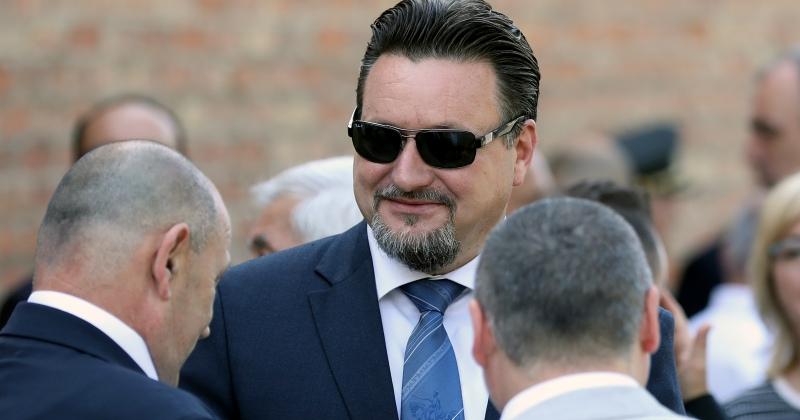 MINISTAR UPRAVE Lovro Kuščević uporno ponavlja da su afere koje mu se pripisuju ‘fabrikacije, laži i manipulacije’ i da se radi o organiziranom napadu. Međutim, gdje ima dima, ima i vatre!