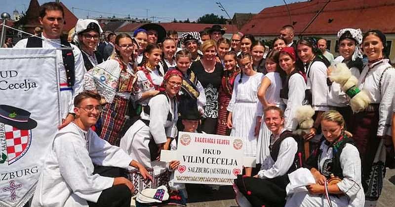 (FOTOGRAFIJA DANA) HKUD Vilim Cecelja Salzburg i članovi Hrvatskog centra na 53. Đakovačkim vezovima!