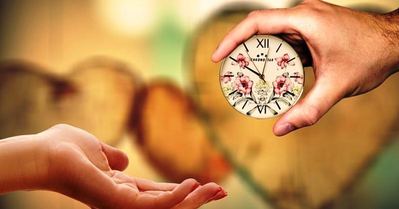 Bio jednom jedan otok na kojem su živjeli svi osjećaji i ljudske vrijednosti: Dobra Volja, Tuga, Znanje i među ostalima i Ljubav!