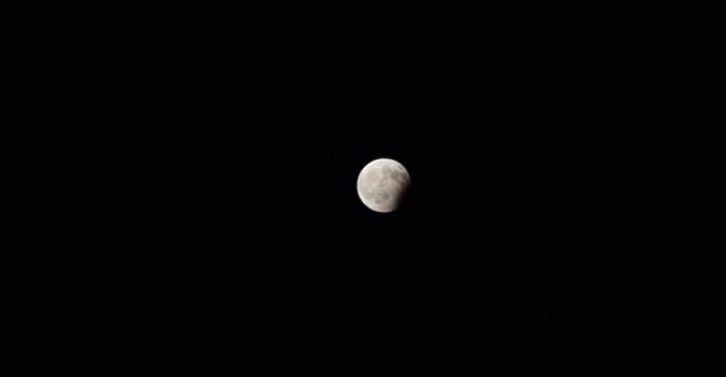 NEBESKI SPEKTAKL U noći s utorka na srijedu bit će vidljiva djelomična pomrčina Mjeseca