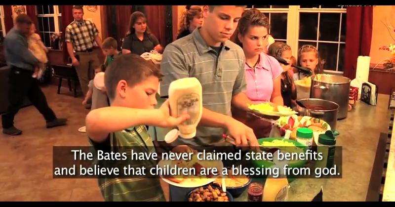 (USA) GIL I KELLY BATES IZ TENNESSEEJA Imaju jednu od najvećih obitelji na svijetu – 19 djece, (9 sinova i 10 kćeriju) i devet unuka