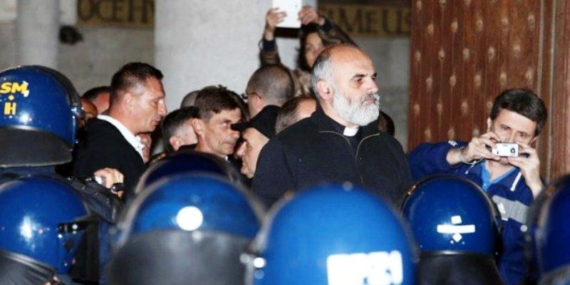 GDJE JE NESTAO PATER IKE MANDURIĆ? Za one koji nisu stigli pročitati evo njegove zadnje objave, nakon čega mu je izbrisan profil na Facebooku!