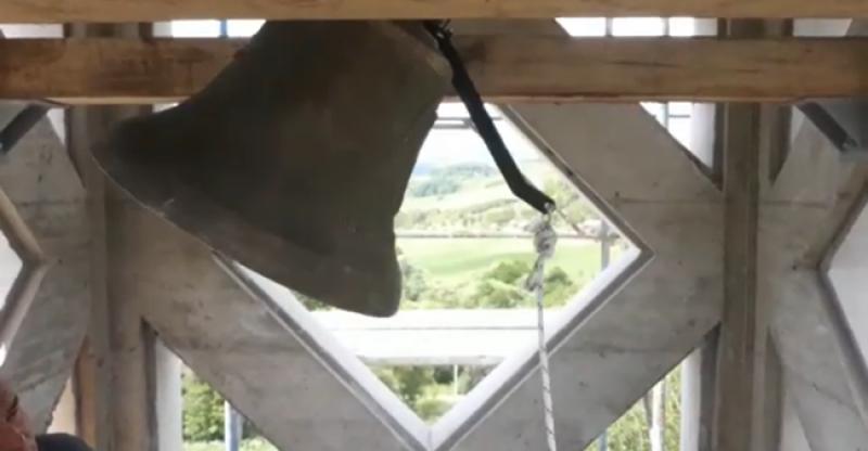 (VIDEO) NAKON VIŠE OD 75 GODINA ZAZVONILA SU ZVONA U ZRINU Pročitajte tragičnu priču o patnjama stanovnika Zrina