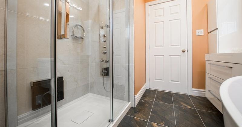 PRONAŠLA GA SESTRA Uređivao kupaonicu pa pet dana ostao zaglavljen u sklopivim ljestvama