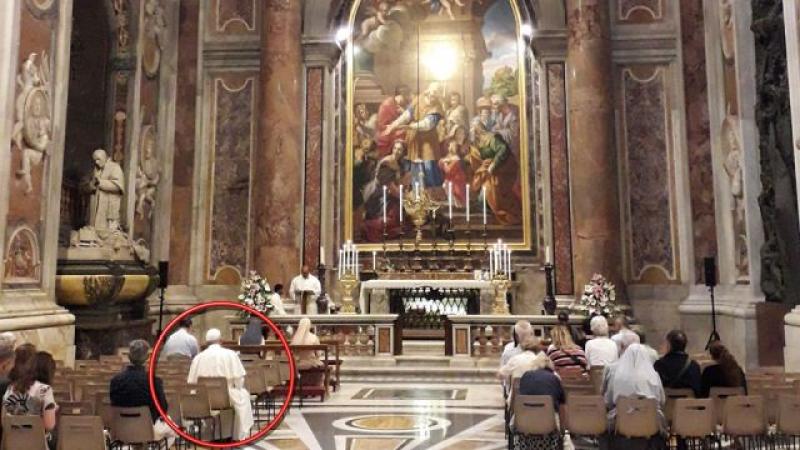 (FOTO) SVEĆENIK OSTAO IZNENAĐEN Tko to sjedi u šestom redu u klupi?