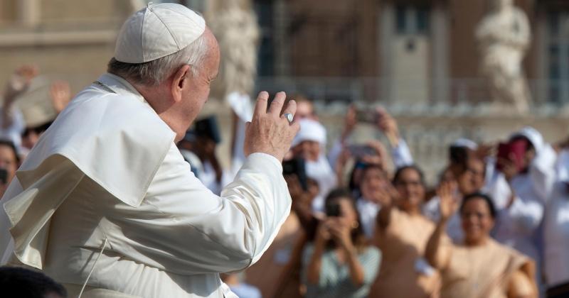 ZBOG NESTANKA STRUJE Papa zaglavio u liftu, oslobodili ga vatrogasci