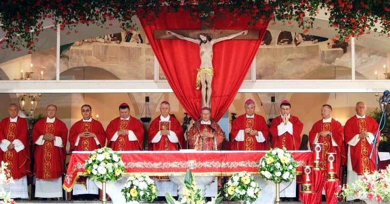 LUDBREG JE DANAS BIO 'CENTAR SVIJETA' Tisuće vjernika okupilo se na proslavi i obilježavanju 'Dana ludbreške Svete nedjelje'