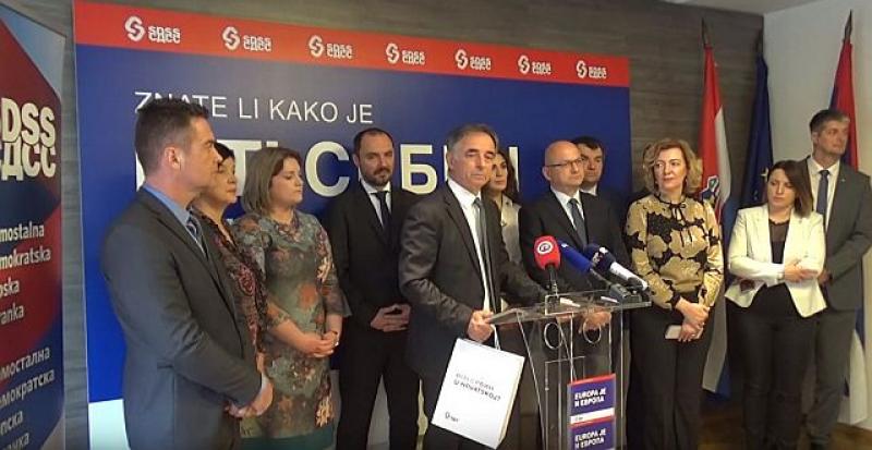 SRAMOTAN GRAFIT U NOVOM SADU Usmjeren protiv Hrvata i Albanaca, reagirao i Pupovac