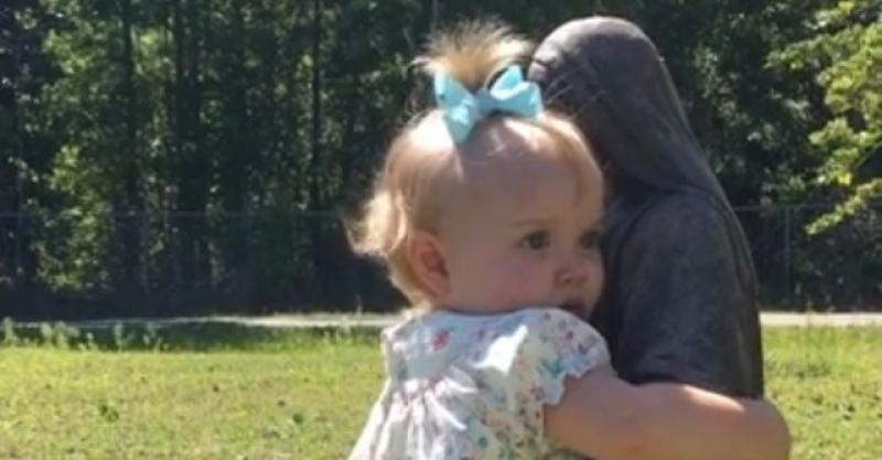 VIDEO KOJI ĆE VAS RASTOPITI Malena djevojčica i ljubav prema Majci Božjoj