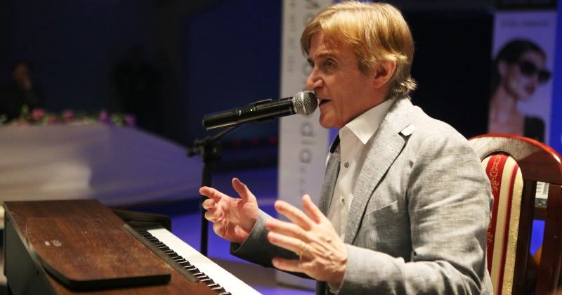 ZA DOBRA STARA VREMENA, BEZ RAJKA DUJMIĆA Drage naše legende, zakopajte sjekire i pružite ruke pomirenja. Život je kratak, živite ga