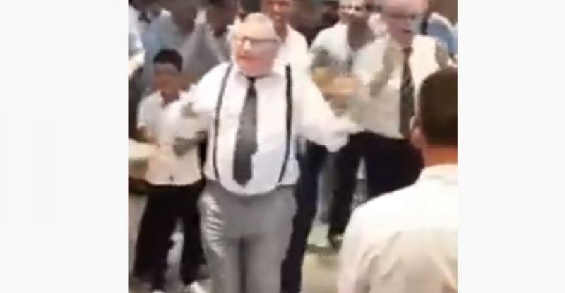 (VIDEO) NASMIJAT ĆE VAS DO SUZA Vladimir Šeks pleše na ‘Despacito’