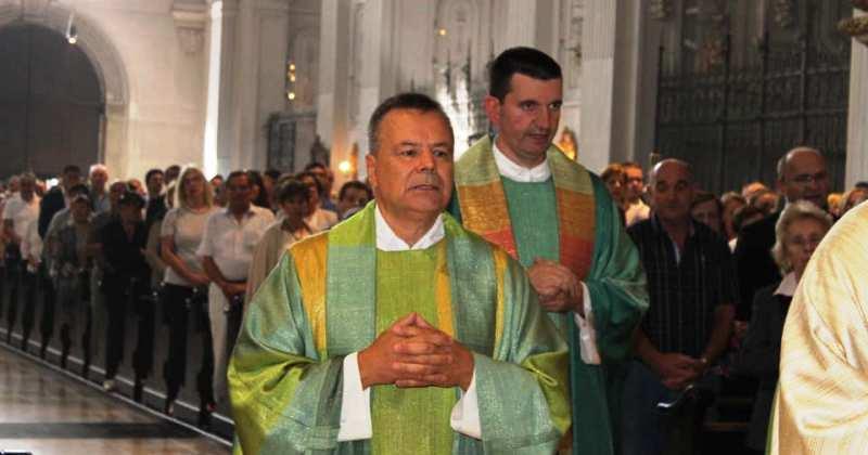 VELIKA SMJENA U HKM MÜNCHEN Oproštaj fra Borisa Čarića i uvođenje u službu fra Petra Klapeža