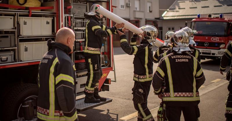 KROZ RUKE ZAGREBAČKIH VATROGASACA godišnje prođe 150 preminulih osoba, što stradalih u požarima, prometnim nesrećama i ostalim intervencijama