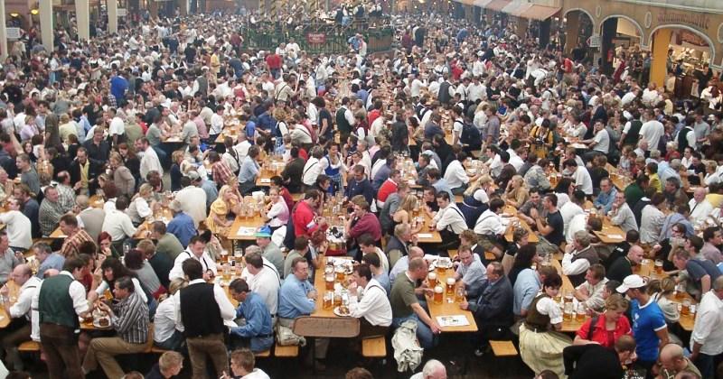 LJUDI, JE LI OVO NORMALNO? Deseci tisuća posjetitelja navalili na vrata Oktoberfesta u Münchenu