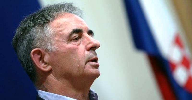 (O SRAMOTNOJ IZJAVI PUPOVCA) PLENKOVIĆU, BUDI RAZBORIT I prstom mu pokaži izlazna vrata s Markova trga!